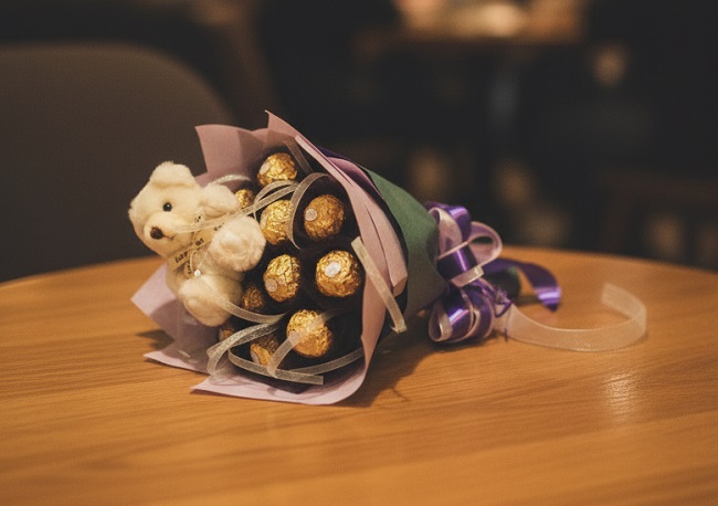 Sevgiliye İlk Buluşmada Ne Hediye Alınır