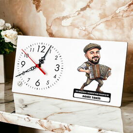  - Akordiyon Sanatçısı Müzisyen Erkek Karikatürlü Masa Saati
