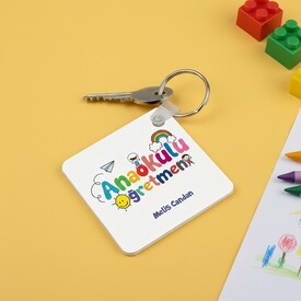  - Anaokulu Öğretmenine Hediye Kare Anahtarlık