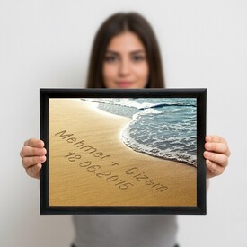  - Aşkını Kumlara Yazdım Çerçevesi