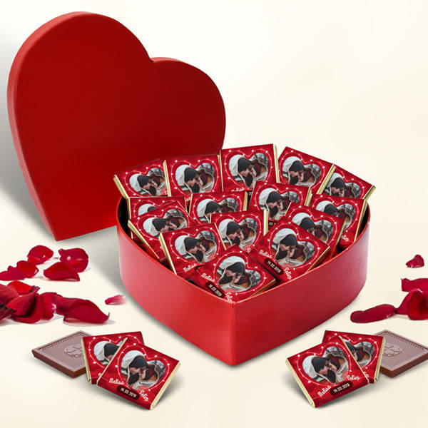 Bizim Güzel Aşkımız Kalp Kutuda Çikolatalar