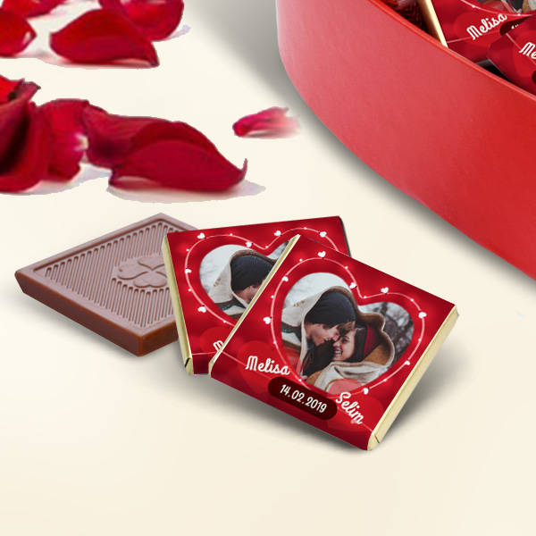 Bizim Güzel Aşkımız Kalp Kutuda Çikolatalar