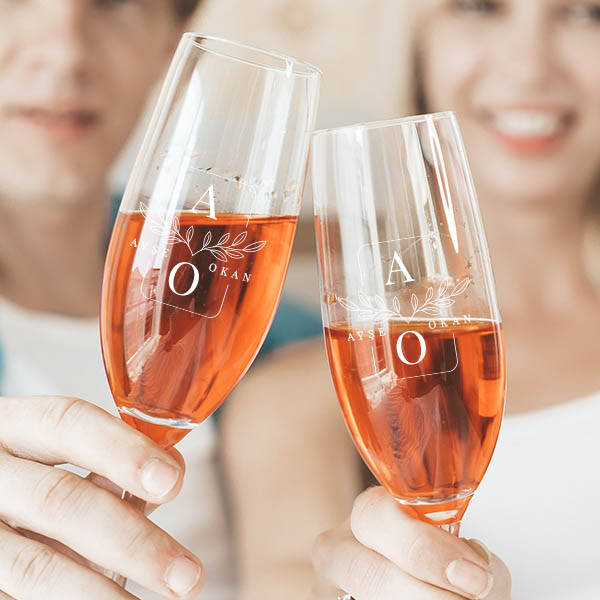 Çiftlere Özel Tasarım İsimli Şampanya Kadehi