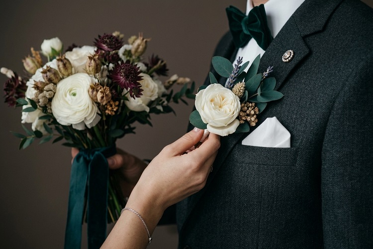 Damat Adayları İçin Yaka Çiçeği Önerileri