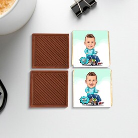 Eğlenen Erkek Çocuk Karikatürlü Çikolata Kutusu - Thumbnail