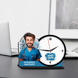  - Erkek Anestezist Karikatürlü MDF Masa Saati