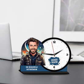  - Erkek Astronom Karikatürlü MDF Masa Saati