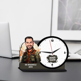  - Erkek Avcı Karikatürlü MDF Masa Saati