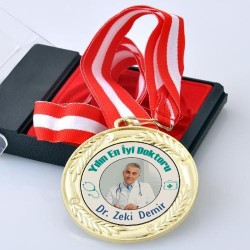  - Fotoğraflı Yılın En İyi Doktoru Madalyonu