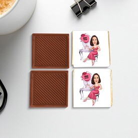 Güzelliğine Düşkün Kadın Karikatürlü Çikolata Kutusu - Thumbnail
