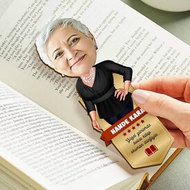  - Karikatürlü Bakımlı Kadın Kitap Okuma Ayracı