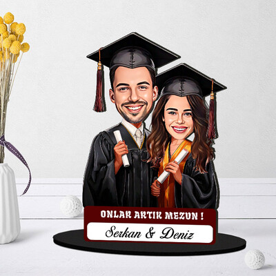  - Karikatürlü Üniversiteli Erkek ve Kız Arkadaş Mezuniyet Biblosu