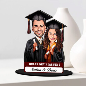 Karikatürlü Üniversiteli Erkek ve Kız Arkadaş Mezuniyet Biblosu - Thumbnail