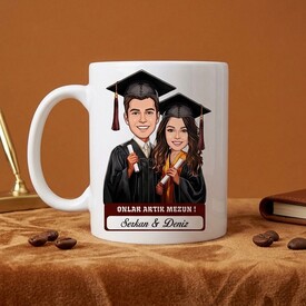  - Karikatürlü Üniversiteli Erkek ve Kız Arkadaş Mezuniyet Kupa Bardak