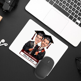 Karikatürlü Üniversiteli İki Erkek Arkadaş Mezuniyet Mousepad - Thumbnail