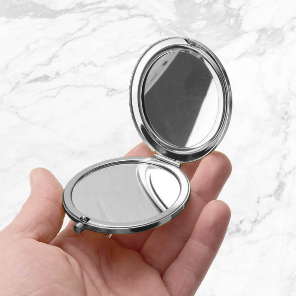 Kenarı İşlemeli Harfli Metal Makyaj Aynası