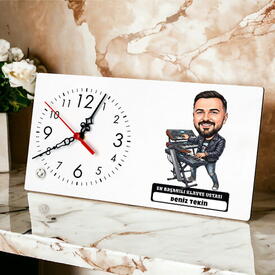  - Klavye Ustası Müzisyen Erkek Karikatürlü Masa Saati