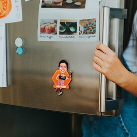 Koşan Mutlu Kadın Karikatürlü Buzdolabı Magneti - Thumbnail