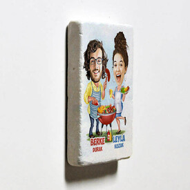 Mangal Yapan Çiftler Karikatürlü Taş Buzdolabı Magneti - Thumbnail