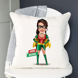  - Pelerinli Süper Kahraman Kostümlü Kadın Karikatürlü Yastık