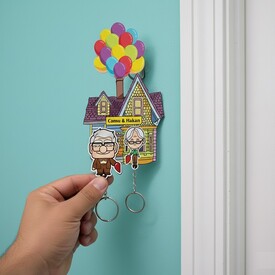  - Sevimli Yaşlı Çiftler Balonlu Ev Anahtarlık Askısı